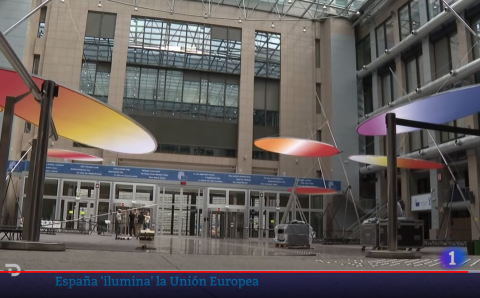 UE: Arranca la Presidencia Espa&ntilde;ola en Bruselas con la obra 'Paisaje Solar' | RTVE Noticias