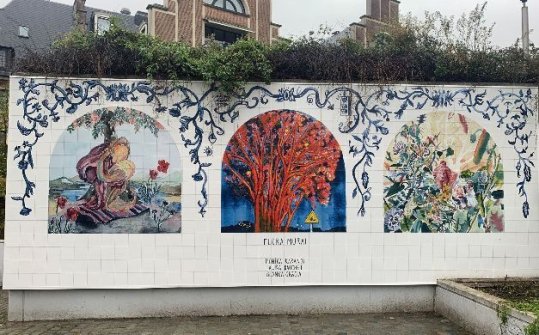 Flora Mural. Tr&iacute;ptico cer&aacute;mico